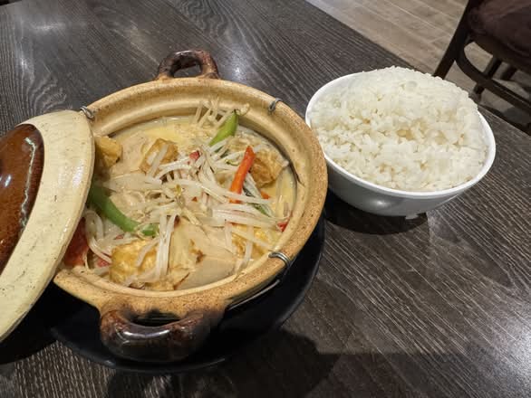 Fermented Tofu with Vegan Chicken Pot (served w/ rice) 椒絲腐乳豆腐素雞煲 (配白飯)
